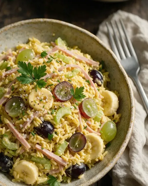 Curry-Reissalat (KI-Illustration)