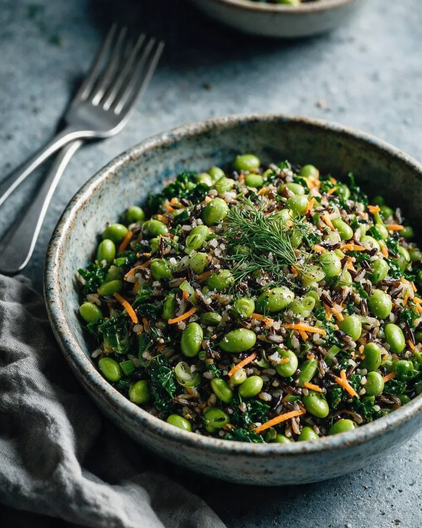 Wildreis-Salat mit Edamame (KI-Illustration)